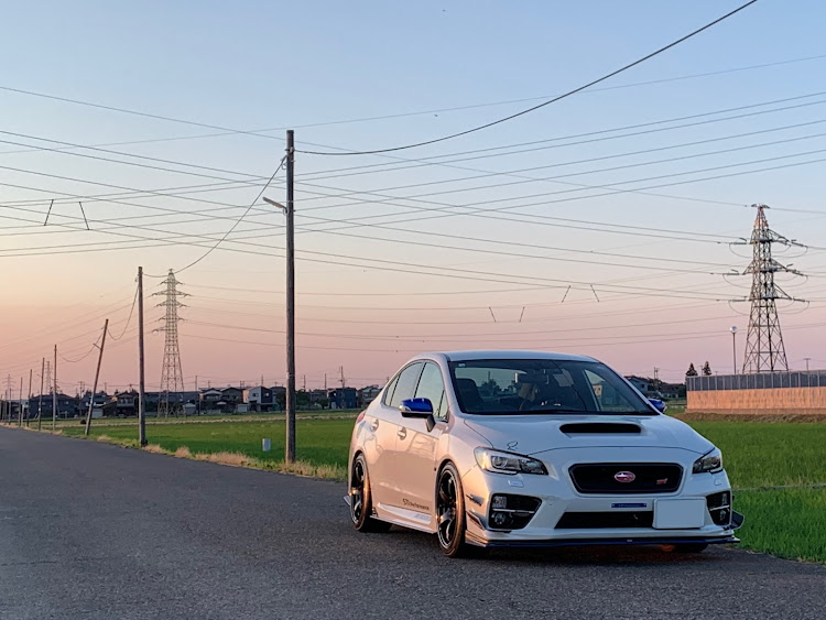WRX STIのいつもイイネ&コメントありがとうございます🙇‍♂️・夕焼け・サイドガーニッシュの撮影に関するカスタム事例の投稿画像7枚目