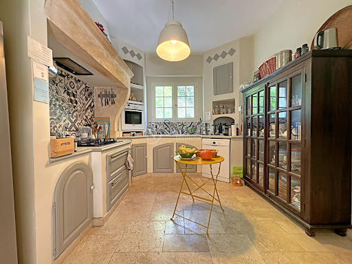 Buy this luxury house in Cadenet (84160) with pool and garden