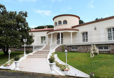 Maison avec piscine et terrasse 13