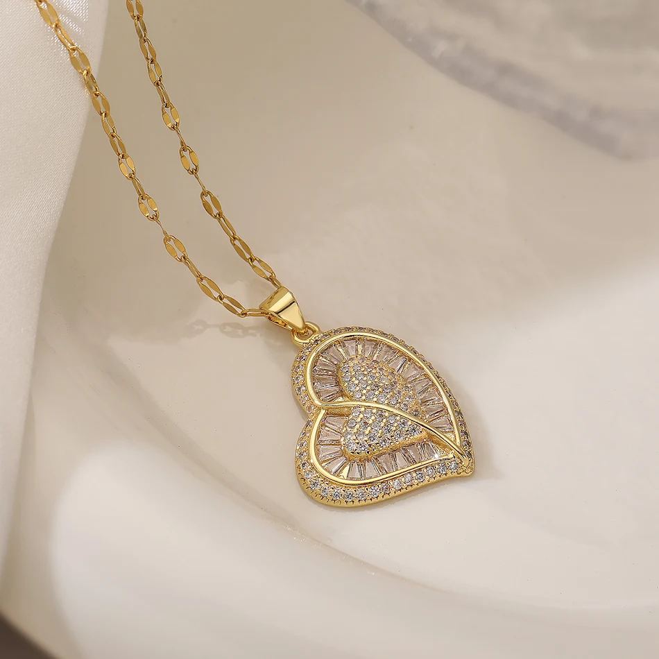 Collar con colgante de corazón de circonita chapado en cobre y oro real para mujer. Un regalo elegante para ella.