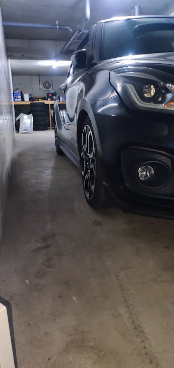 スイフトスポーツの車高調に関するカスタム事例の投稿画像1枚目