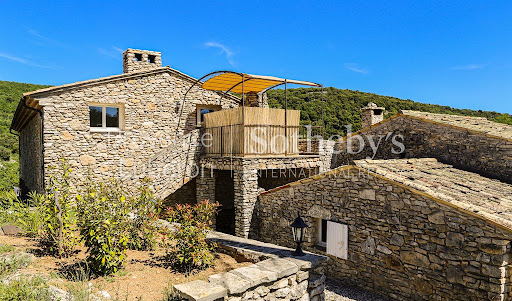 House with pool and terrace 3