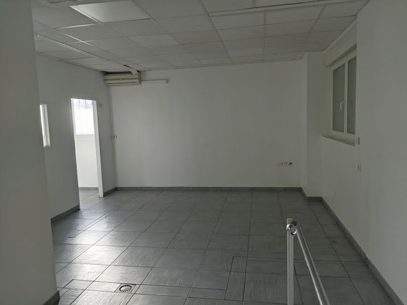 Vente locaux professionnels  78 m² à Cholet (49300), 88 560 €