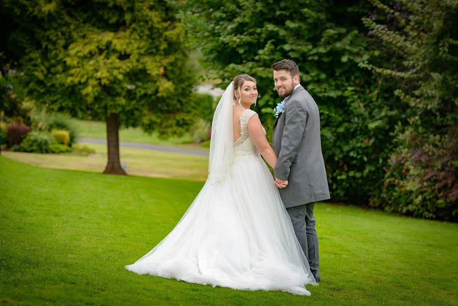 Fotografo di matrimoni Adrian Chell (adrianchellwed). Foto del 2 luglio 2019