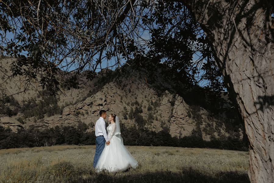 Fotógrafo de casamento Adlet Kaysanov (kaisanov). Foto de 16 de agosto 2019