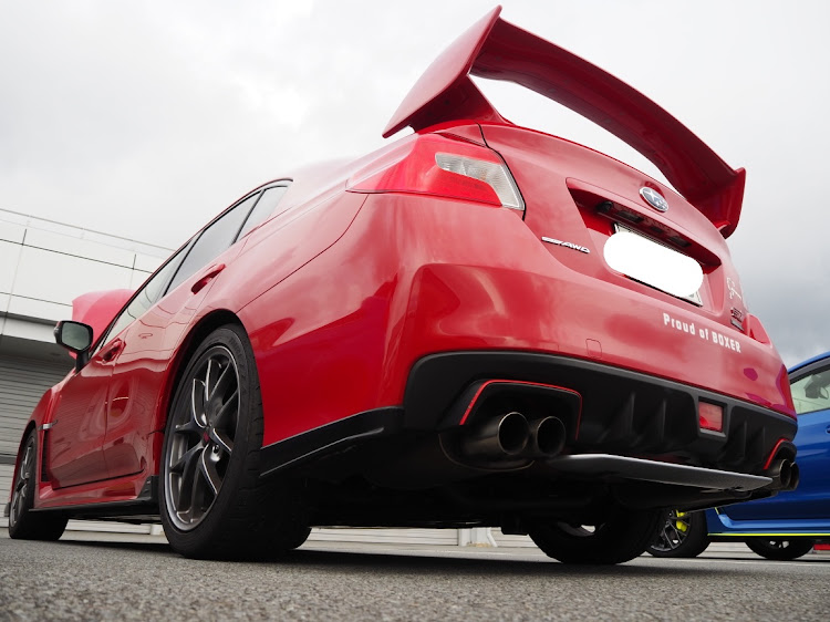 WRX STIの富士スピードウェイ・蛍光イエロー・ロケットアングル・アキュさん主催のMT・WRXに関するカスタム事例の投稿画像16枚目