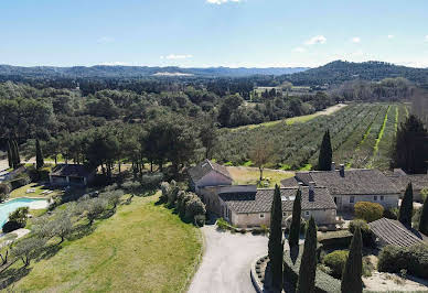 Maison avec piscine et jardin 5