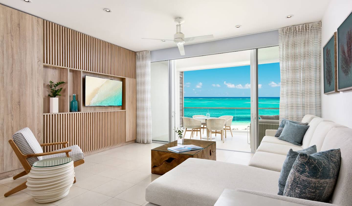 Apartment with pool Grace Bay