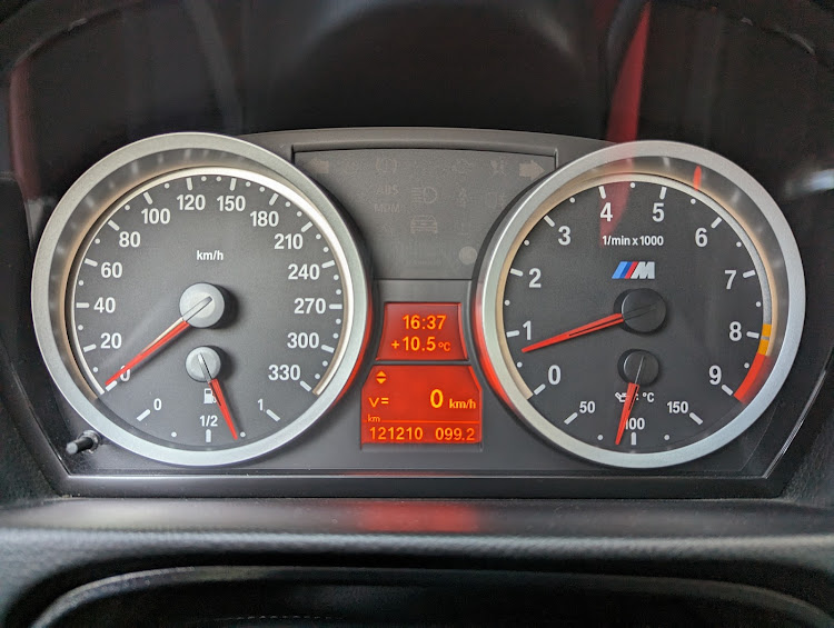 M3 クーペのスムージング・ナンバーステーに関するカスタム事例の投稿画像4枚目