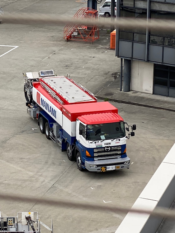 アルトワークスの飛行機とコラボ・飛行機・平日お休み倶楽部(仮)・息子とドライブに関するカスタム事例の投稿画像3枚目