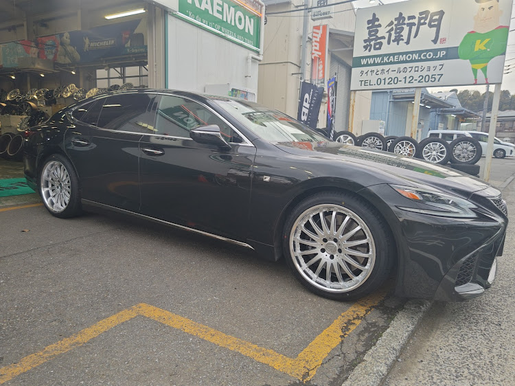 嘉衛門（かえもん）さんが投稿した嘉衛門港北店・レクサス・LS500・ロルフハルトゲ・21インチホイールに関するカスタム事例の投稿画像2枚目