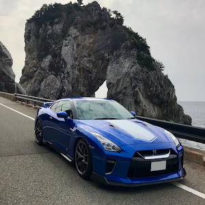 NISSAN GT-R