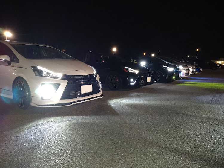 プリウスα G'sのさむい〜〜😱・ミーティングお疲れ様でした・プリウスα・たのしかったぁ(* ॑꒳ ॑*  )・スマホクオリティに関するカスタム事例の投稿画像1枚目
