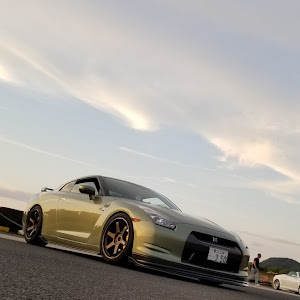 NISSAN GT-R