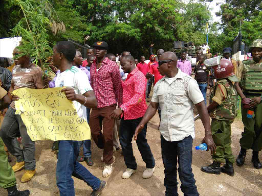 Police block Cord supporters from accessing the IEBC offi ces in Homa Bay town during demos to demand the electoral agency commissioners leave offi ce / ROBERT OMOLLO