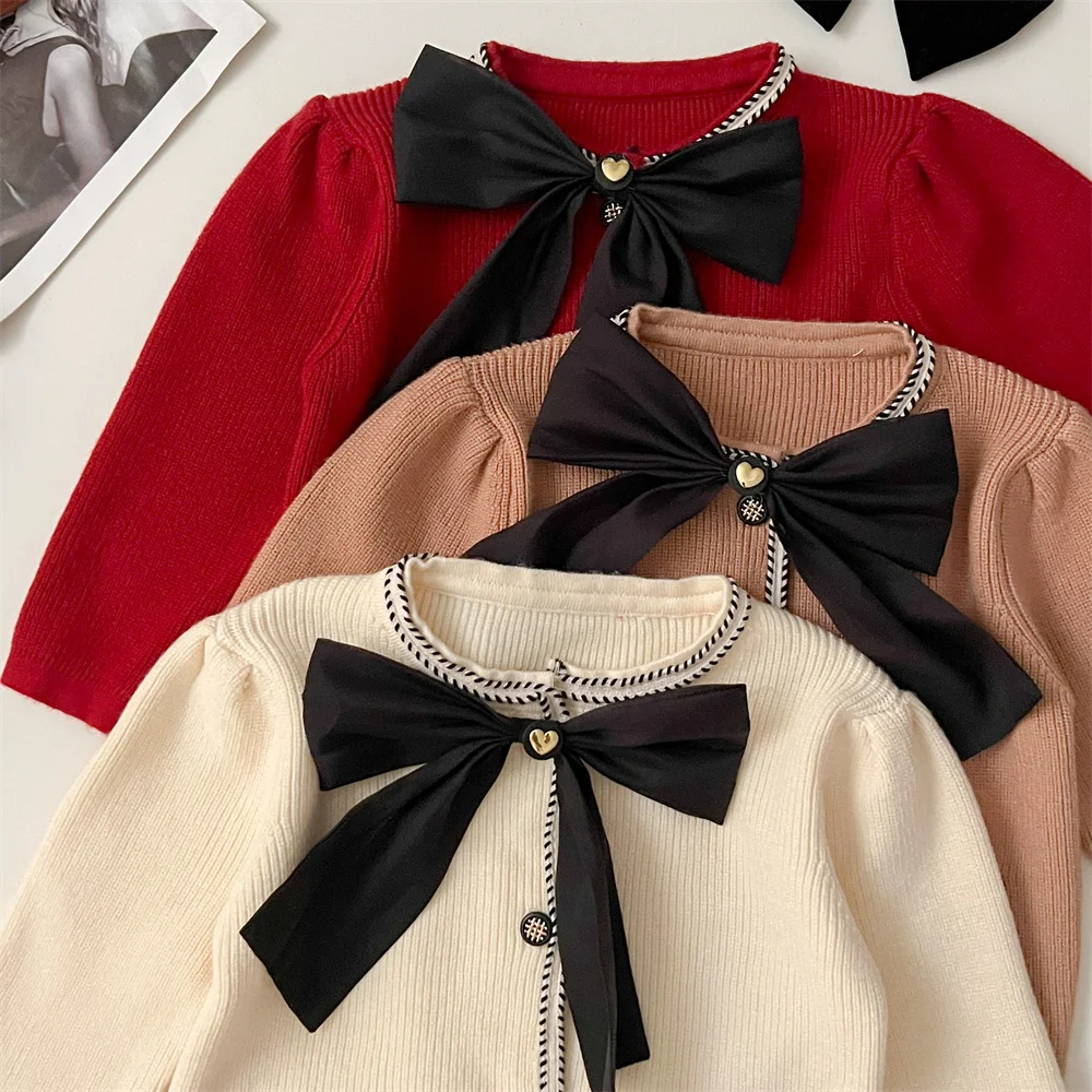 Title 1, Robe classique en tricot avec manches bouffante...