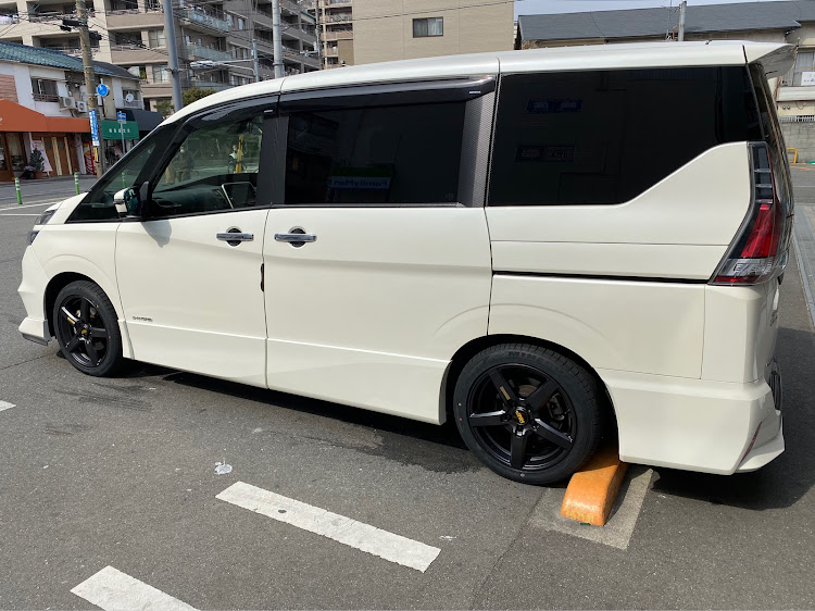 セレナの尼崎・セレナC27・ホイールに関するカスタム事例の投稿画像2枚目
