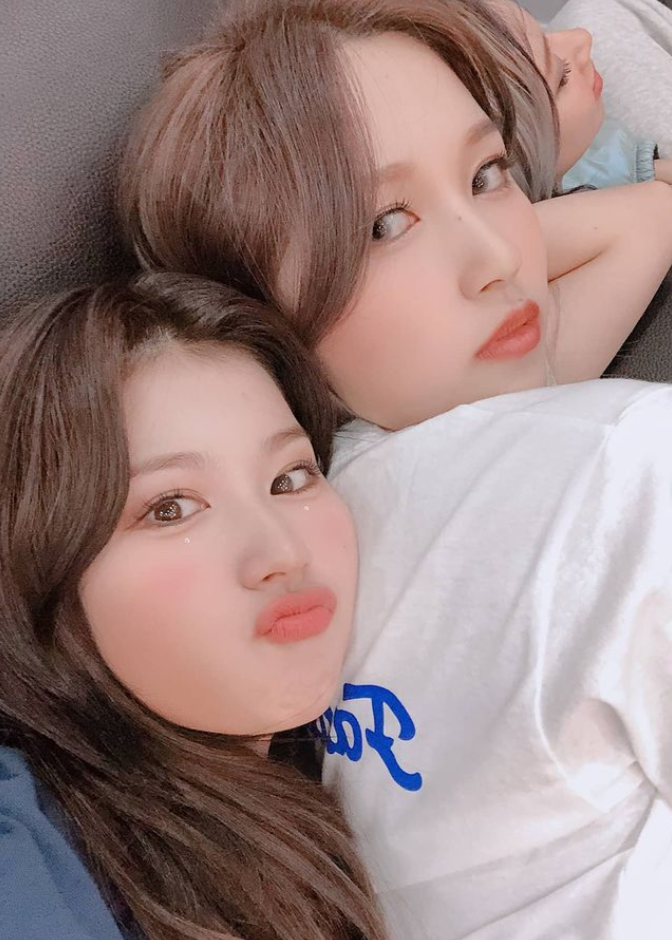 10 Times Twice S Sana And Mina Stunned With Their Breathtaking Pictures Together Kissasian