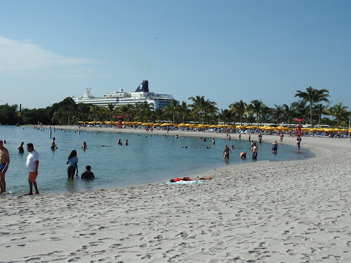 PB180376.JPG - The beach area was nice and very long.  Plenty of lounge chair were available.