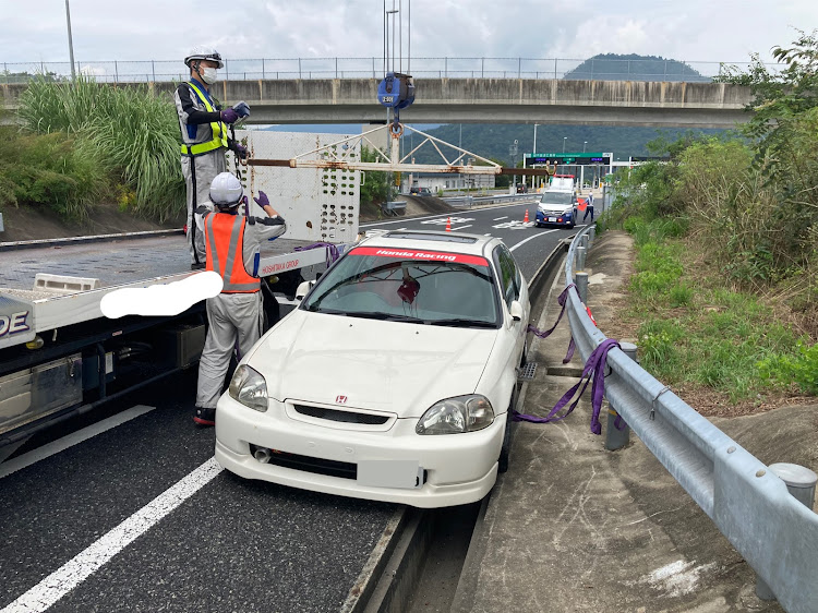 シビックタイプRの急な割り込みやめてほしい・クラッシュ・EK9に乗れない生活・メンタルやられてる・今夜はヤケ酒に関するカスタム事例の投稿画像2枚目