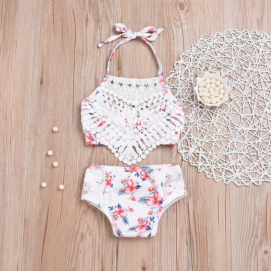 Tweedelige set met bedrukte camisole. Licht en luchtig, ideaal voor de zomer. Comfortabel en stijlvol voor casual looks en warme dagen.