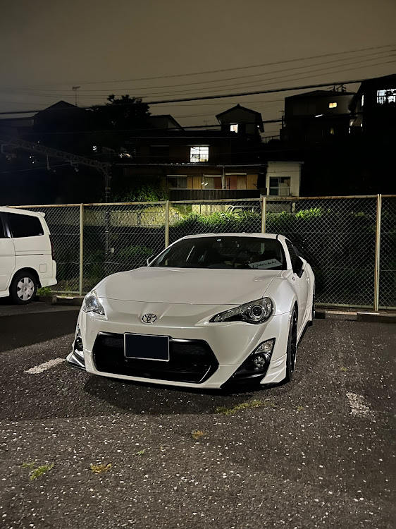86の車高調・取り付け・TEIN FLEX Z・低そうで低くない少し低い車に関するカスタム事例の投稿画像1枚目