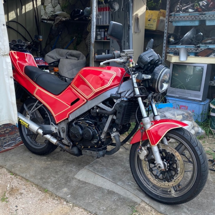 GSのVTZ250・赤ソリッド・今の今まで東京・すぐ静岡とんぼ返り・FUEL FESTに関するカスタム事例の投稿画像1枚目