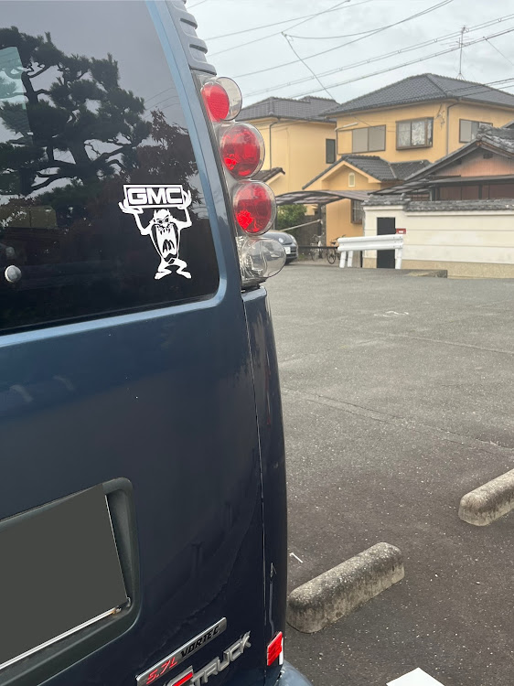 サバナのエムズガレージ・DIY・梅雨の晴れ間・エンブレム貼り替え・エンブレム貼り付けに関するカスタム事例の投稿画像5枚目