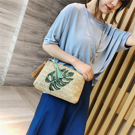 Title 3, Womens beach tassel straw bag perfect for summ...
