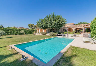 Maison avec piscine et terrasse 7