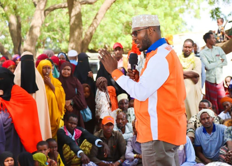 Former governor Ahmed Abdullahi addressing residents of Abakorey in Wajir South on Sunday, June 19.