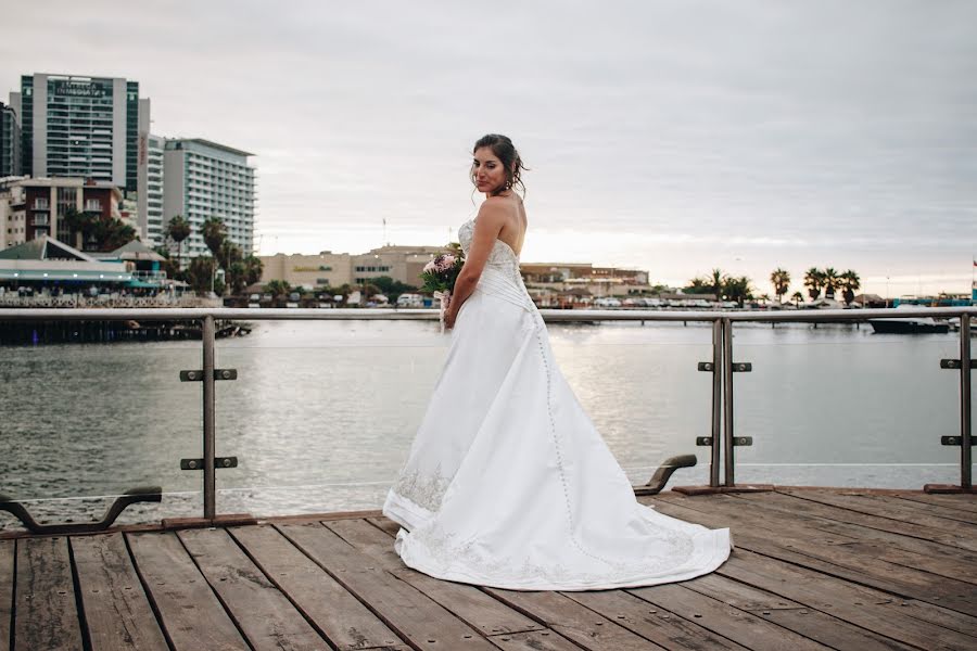 Fotografo di matrimoni Jonathan Peña (lasfotosdeljony). Foto del 28 marzo 2020