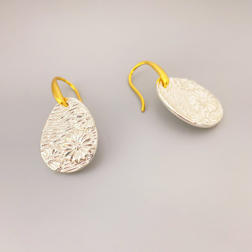Title 4, Retro Relief Style Cold Temperament Personalize...