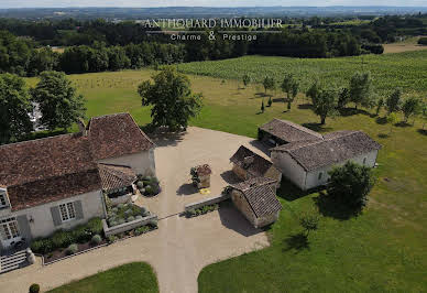 Propriété avec piscine et jardin 10