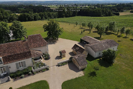 Propriété avec piscine et jardin