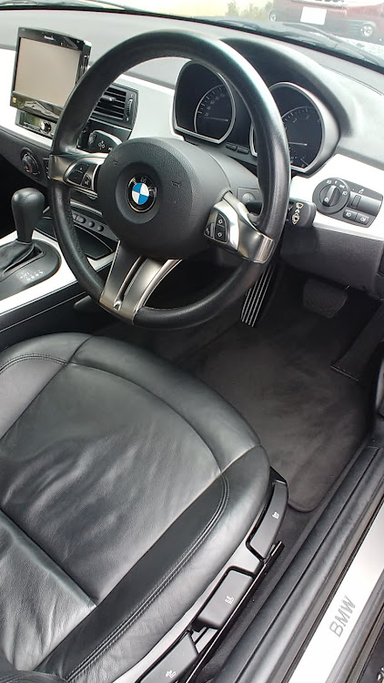 Z4 ロードスターのe85 z4・バッテリー上がりに関するカスタム事例の投稿画像1枚目