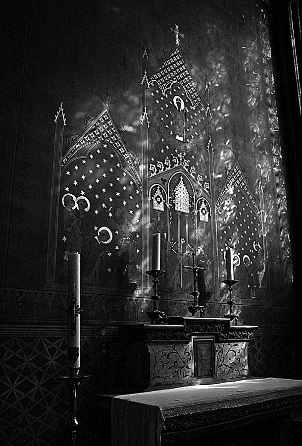 Cappelletta in Notre Dame. di Paolo Zanoni