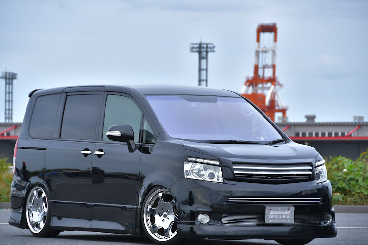 ヴォクシーの夫婦でヴォクシー乗り・過去の愛車から現在に至るまで😍・一家にミニバン2台は異様な風景😂・3年半振りのヴォクシー乗りに復帰😍・やっぱりヴォクシー最高😍に関するカスタム事例の投稿画像3枚目