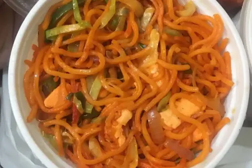 Veg Singapuri Noodles [650 Ml]