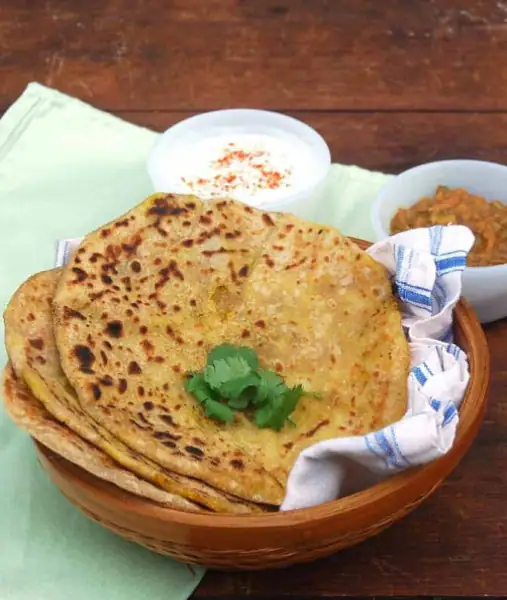 1 Aloo Pyaz Paratha With Curd & Pickle[Pek]