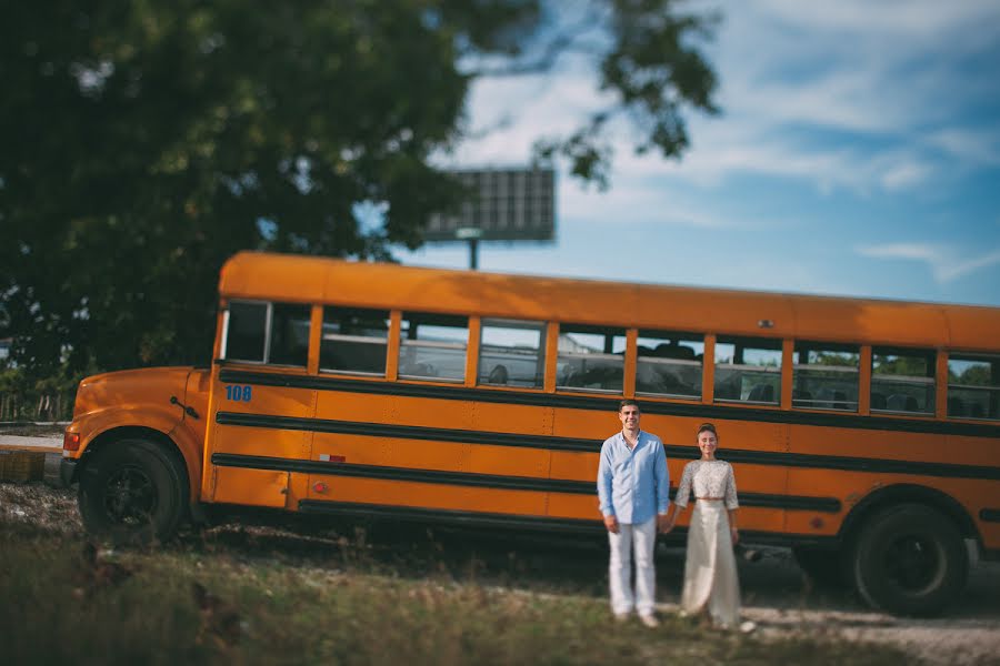 Fotógrafo de casamento Yuriy Meleshko (whitelight). Foto de 14 de março 2015