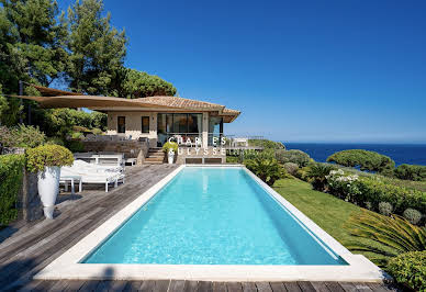 Villa avec piscine en bord de mer 10