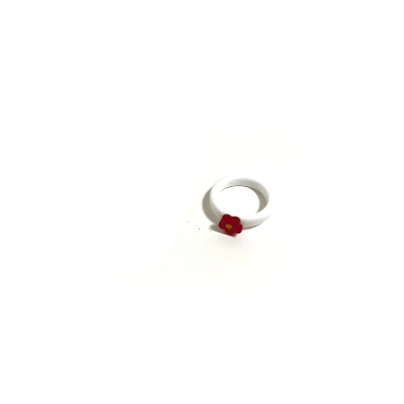 Women's fashion simple small flower shape ring. A delicate and stylish ring, perfect for everyday wear and adding a touc