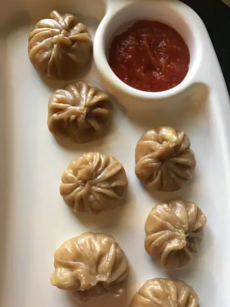 Veg. Tom Yum Steam Wheat Momos (6 Pcs)