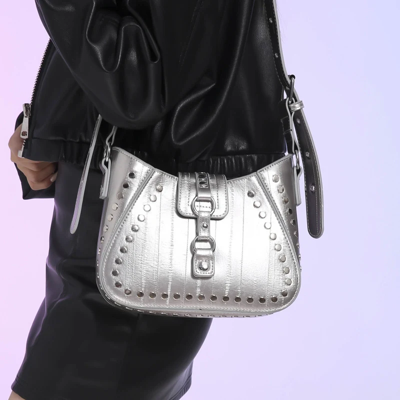 Bolsa feminina estilo francês para ombro e sob o braço Design elegante e funcional, perfeita para transportar seus itens essenciais com charme e praticidade.