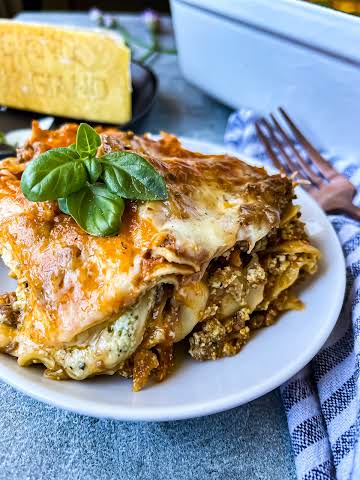 Creamy Pesto Ricotta Lasagna - Easy and Delicious