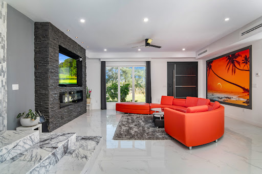 House with pool and garden 4