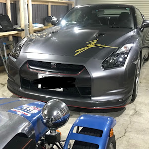 NISSAN GT-R