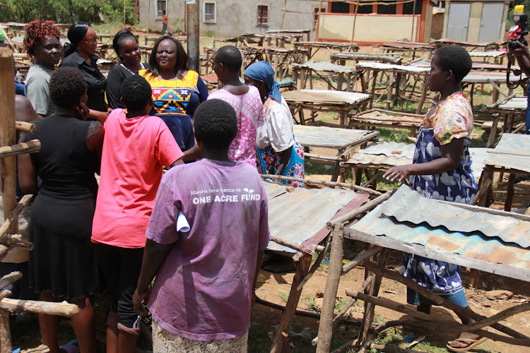 Homa Bay woman representative aspirant Joyce Osogo with some wome traders at Onyinjo open air market in Rangwe constituency on March 19, 2022.