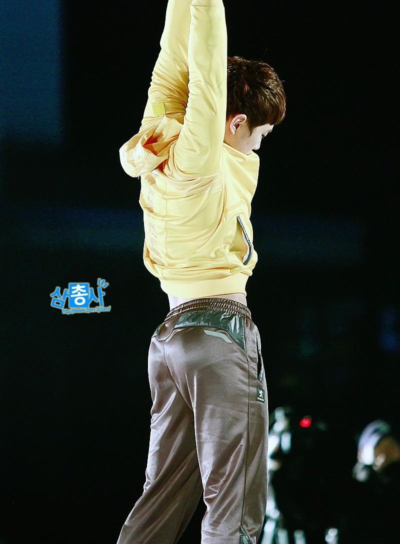 10 Male Idols Who Struggle With Gigantic Butts